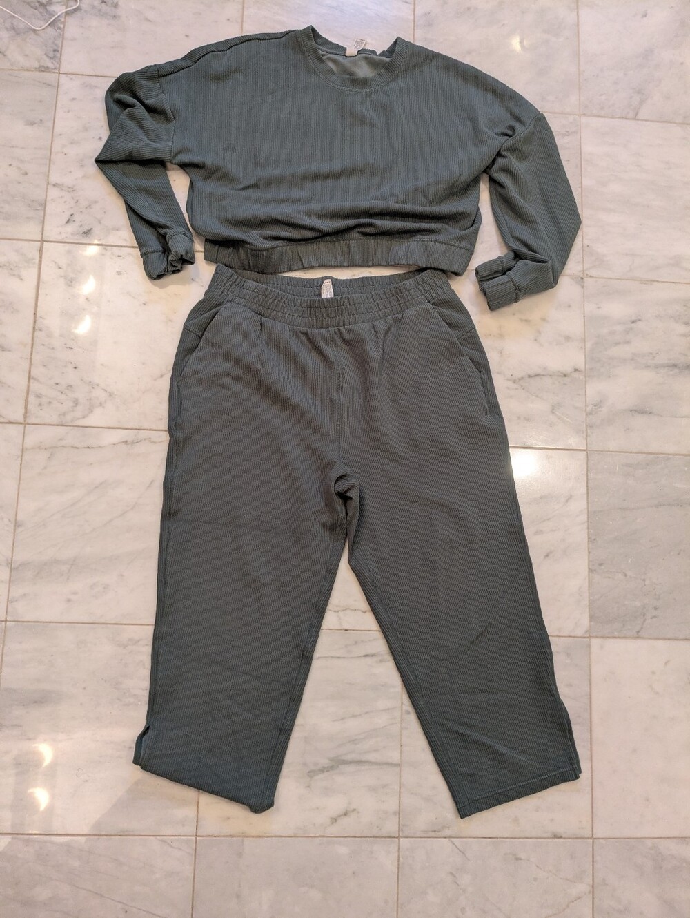 Ribbed Knit Side-Slit Pant Set in Olive Green